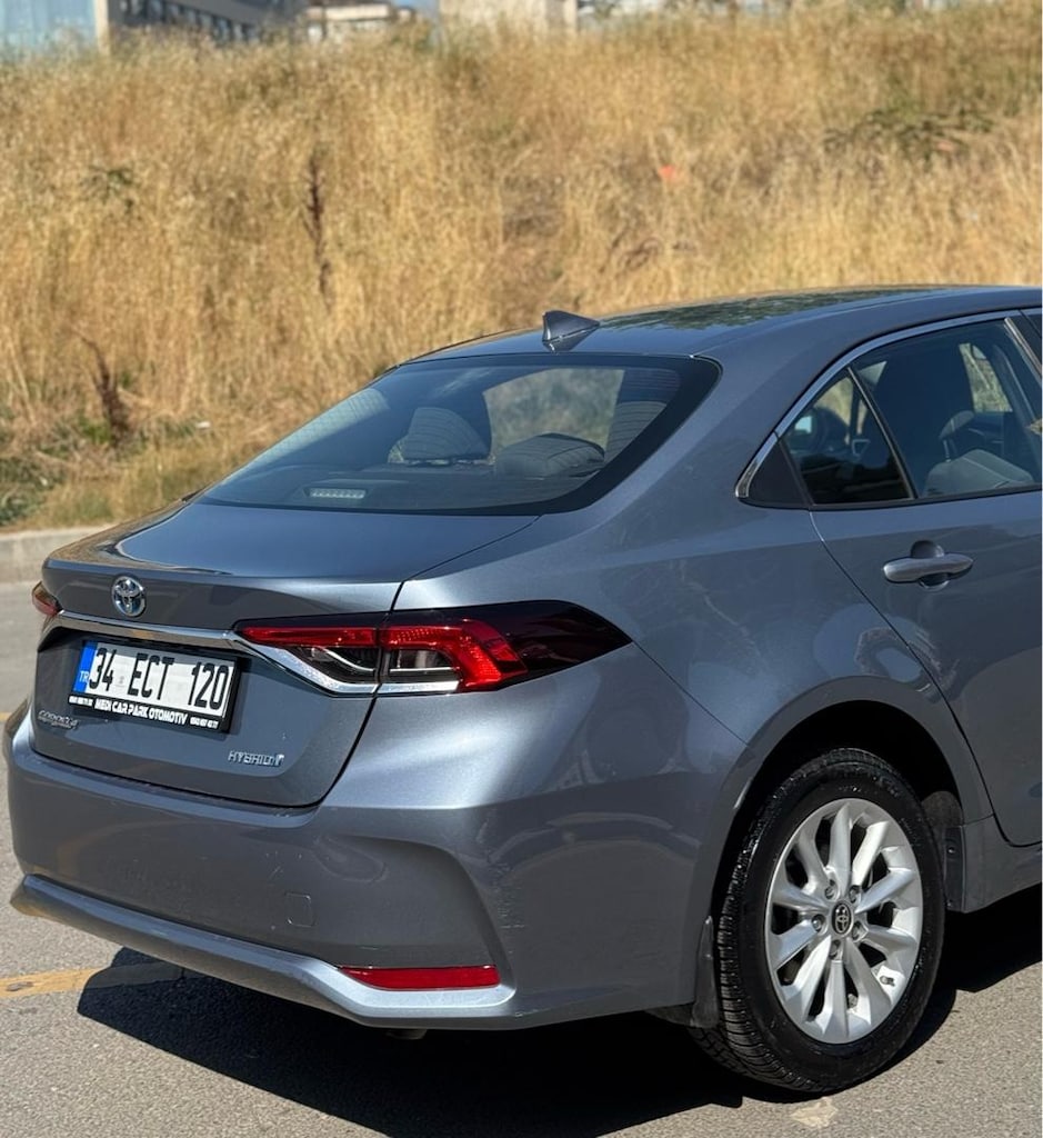 TOYATA COROLA 1.8 hibrit (64.000 km ) - 6