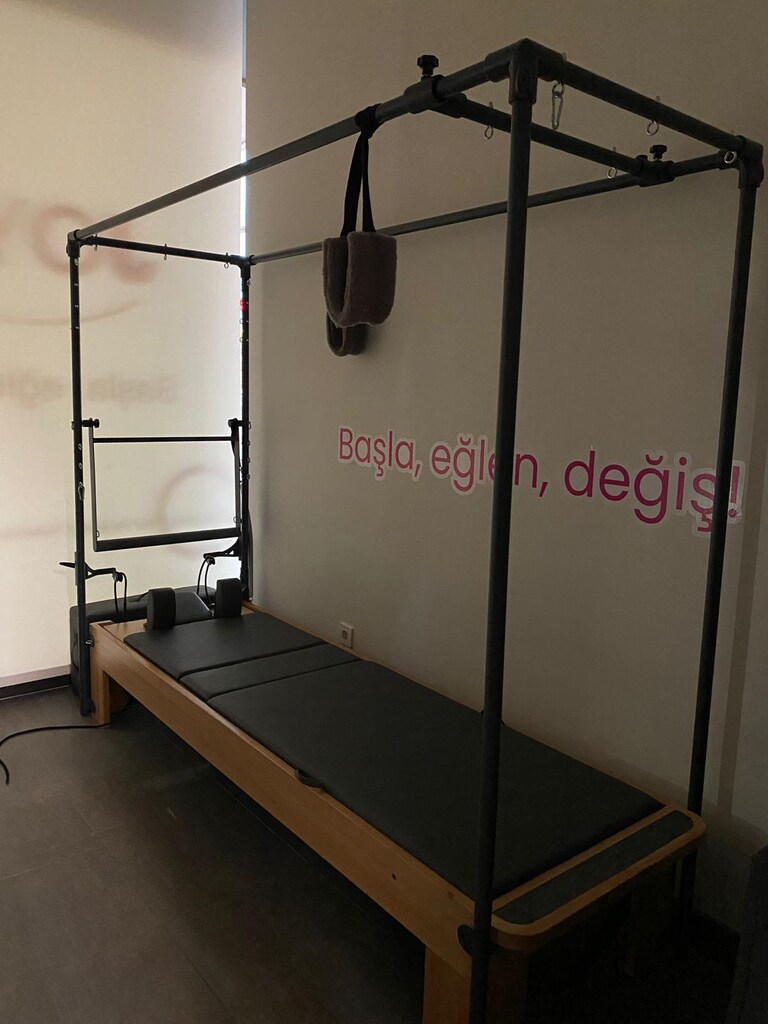 Az kullanılmış sıfır ayarında Pilates Ekipmanları ve 2 adet EMS cihazı