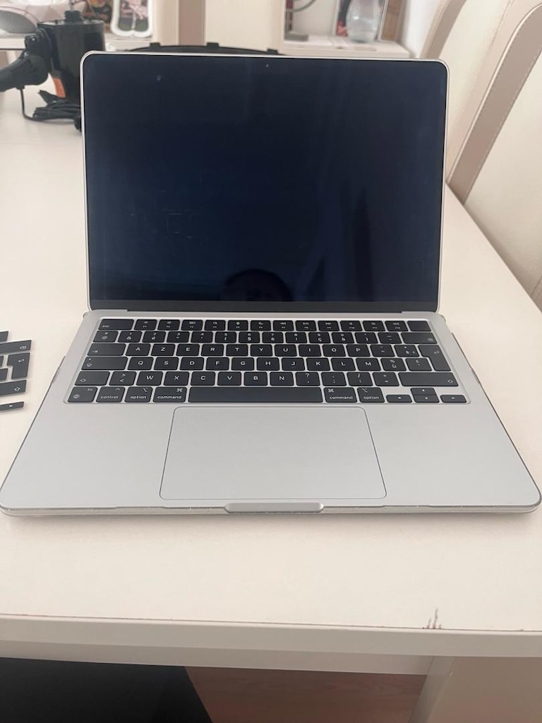 Apple MacBook Air M2 - 2