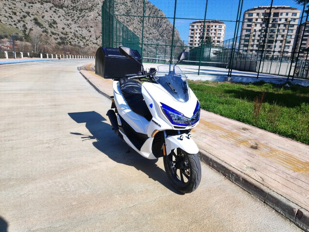 Sorunsuz, titreşimsiz Mondial Strada 125