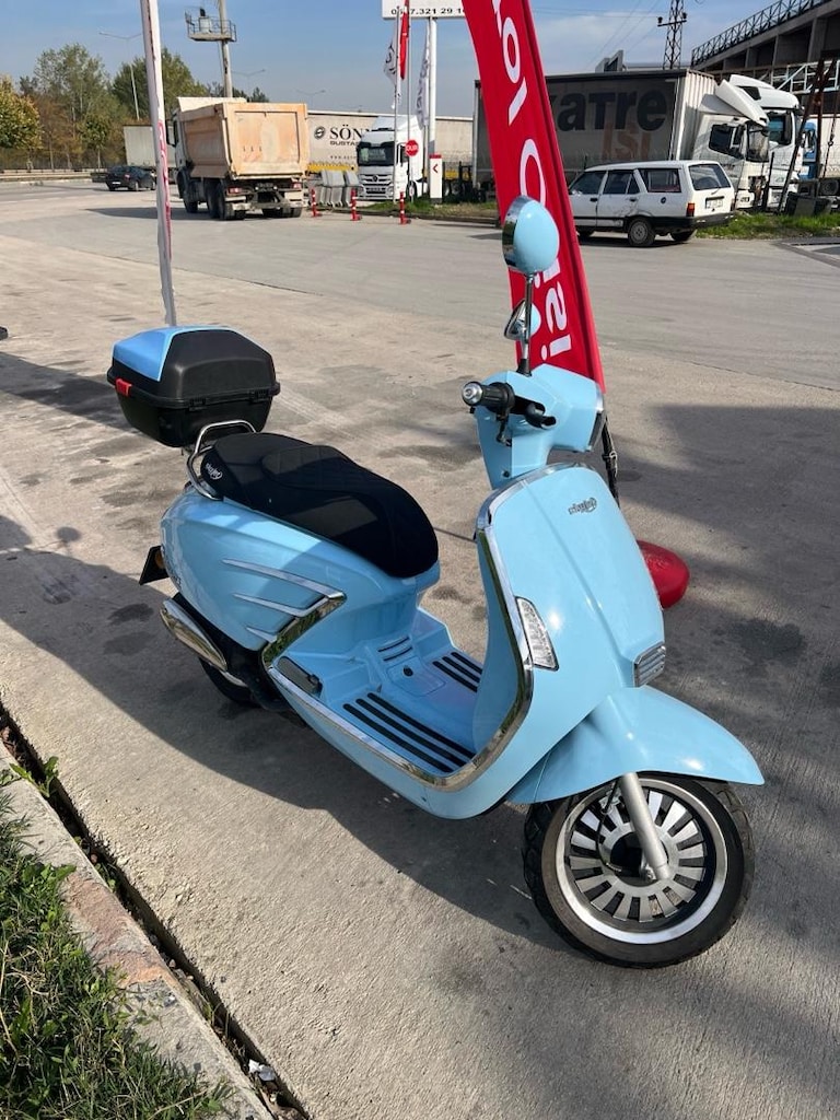 2000 Kilometre Bellina 125 cc Scooter - 2