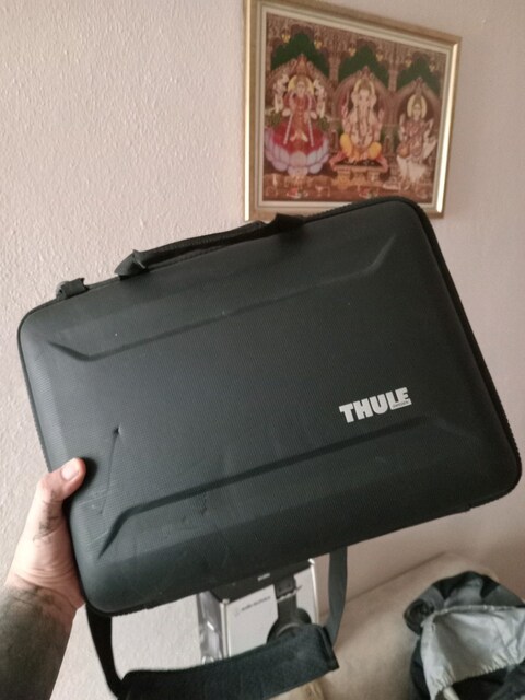 laptop & macbook çantası 2 aylık temiz