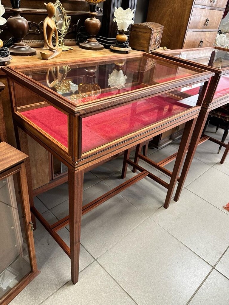Masif ahşap camlı teşhir masası - 4