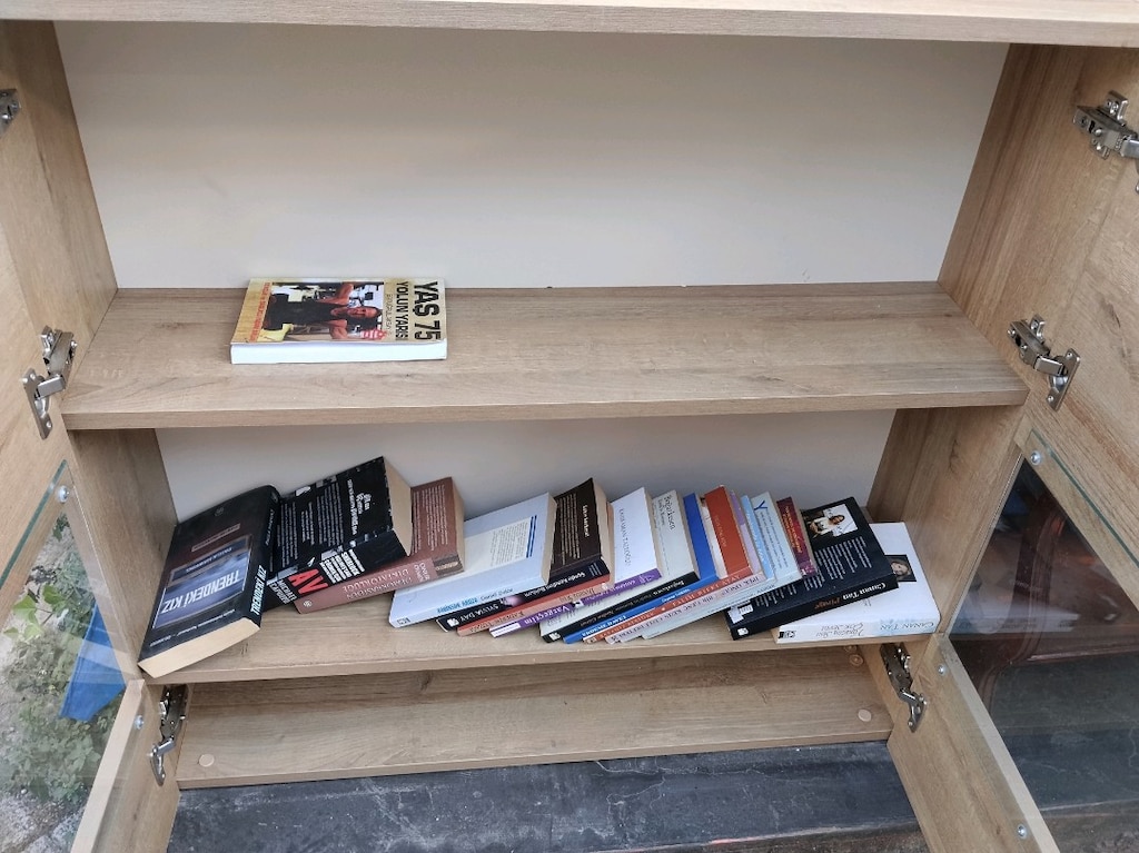 Cam Detaylı Kapaklı Kitaplık - Sıfır Ürün - 3