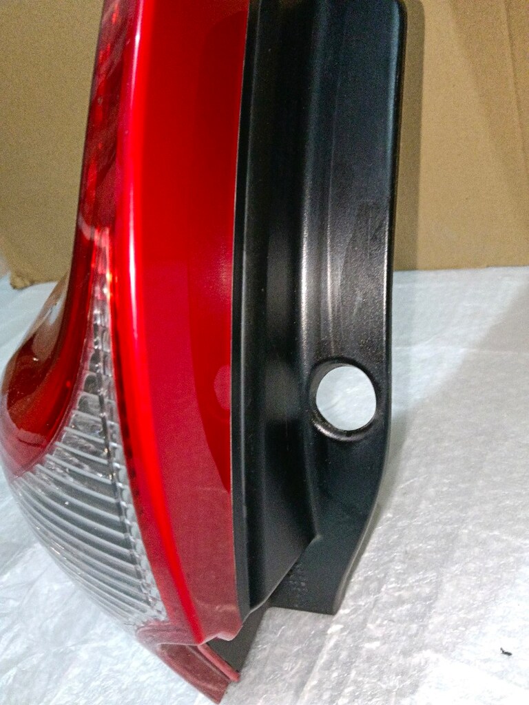 volvo × C60 sol arka stop orjinal çıkma sadece elimle gösterdiğim yer - 3