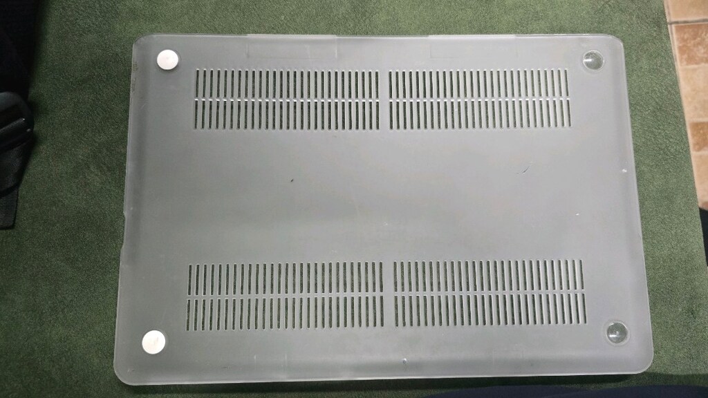 Microcase Zore MacBook Pro 15.4” Beyaz Koruyucu Kılıf - 4