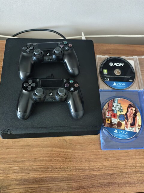 PS4 - 2 KOL - 2 OYUN ( GTA 5 - FİFA 2024 )