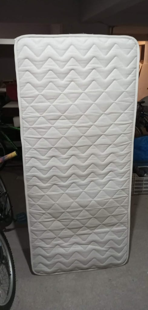 TEK KİŞİLİK YATAK 180X80 CM EBADINDA TEMİZ KULLANIŞLI PAZARLIKSIZ 1750 - 2