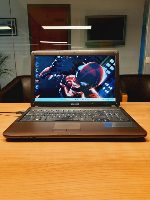 Samsung i3 Laptop Çift Disk (SSD+500GB) - ATI Ekran Kartlı