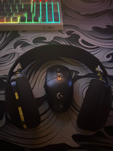 logitech kulaklık ve mouse