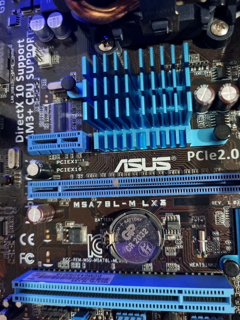 SATILIK ASUS AM3 ANAKART FX 6100 İŞLEMCİ 8 GB REM - 2