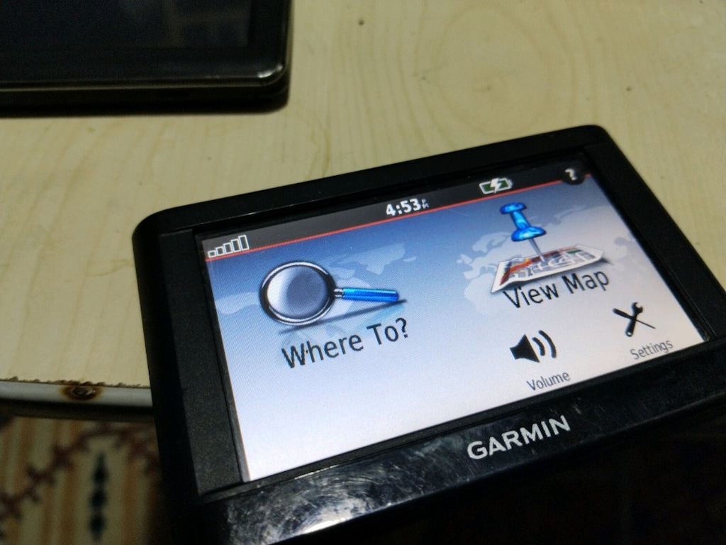 GARMIN MARKA NAVİGASYON CİHAZI ( BATARYA SARZ ALMİYO ) - 2