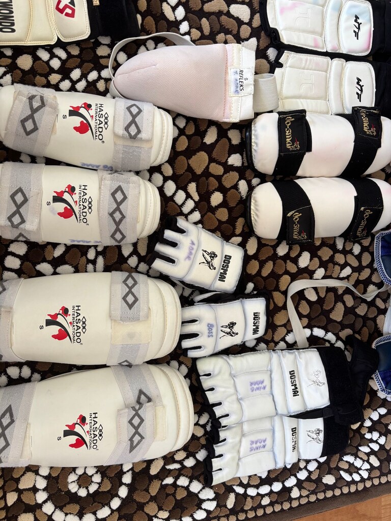 3 Set Teakwondo korumalıkları 3 Kask Hepsi 5000₺ - 6