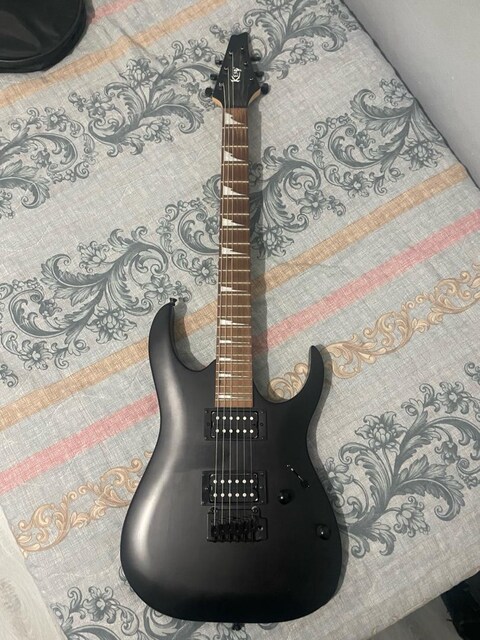 elektro gitar ve amfi