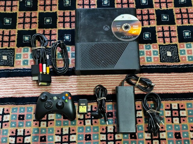 Xbox 360 E Konsol Set + Oyunlar