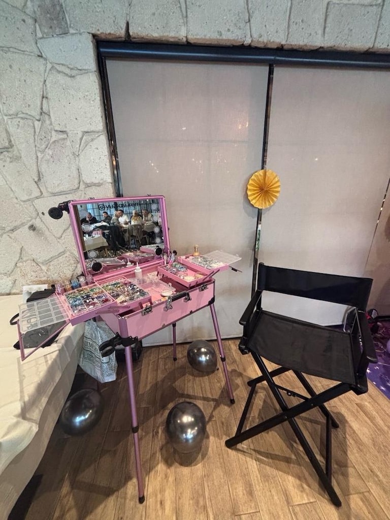 makyaj Glitter standı valiZ