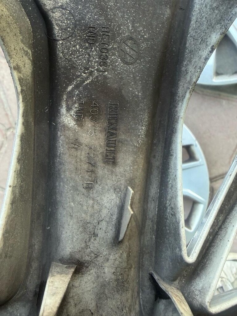 Clio 4 Orjinal Jant Kapağı Adet 500 tl 3 Adet Var Orjinal Renault - 3
