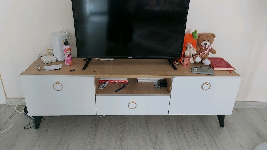 TV sehpasi sıfır ayarında az kullanılmış