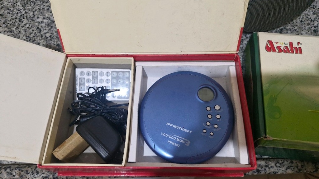 2 adet discman,kutusunda. - 2