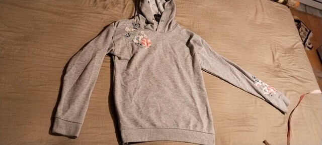 kapşonlu sweatshirt