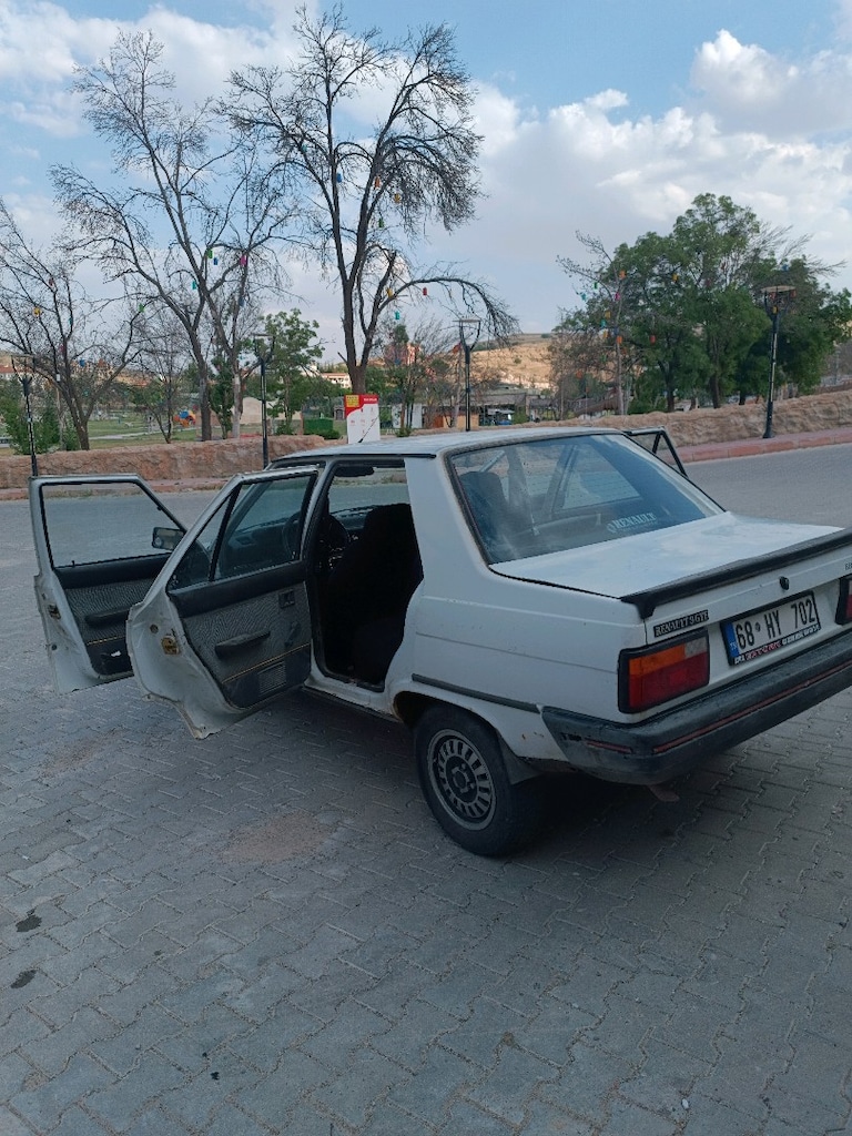 Renault 19