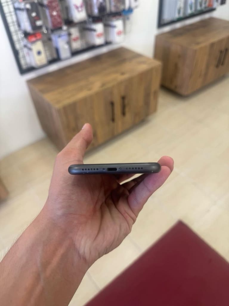 İphone 11 Siyah 64GB - 5