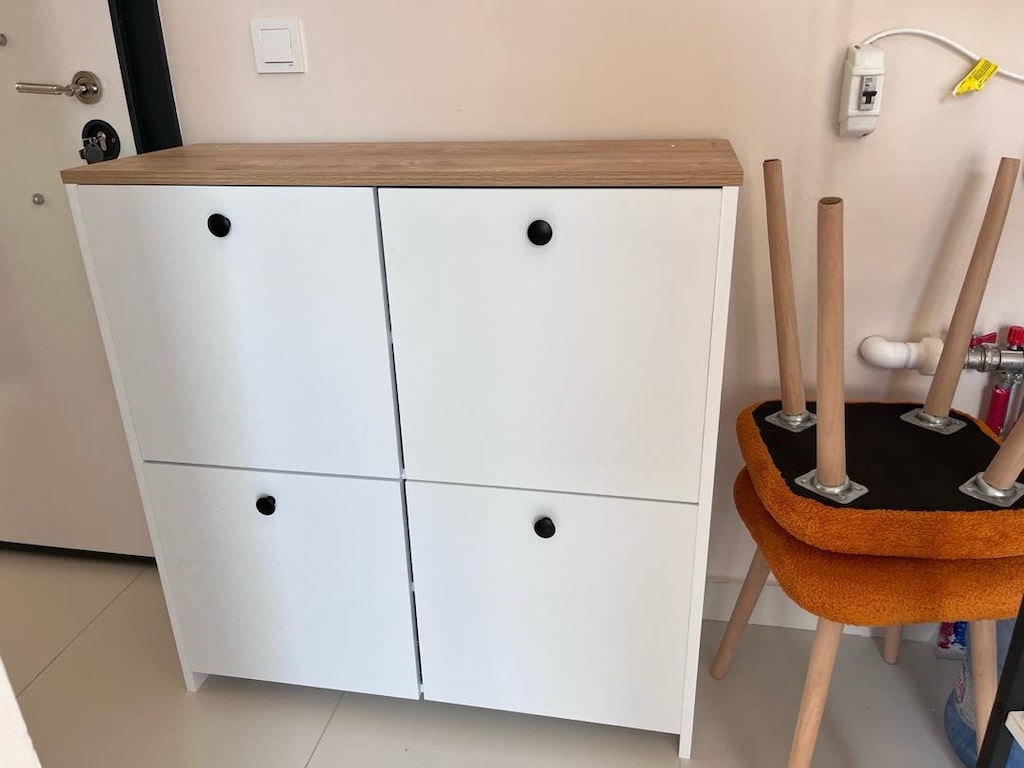 Beyaz Ahşap Üst Tablalı 4 Kapaklı Ayakkabılık