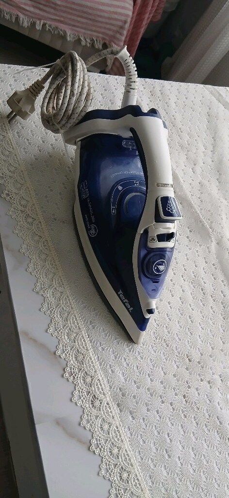 Tefal buharlı ütü çok temiz fazla kullanılmadı - 2