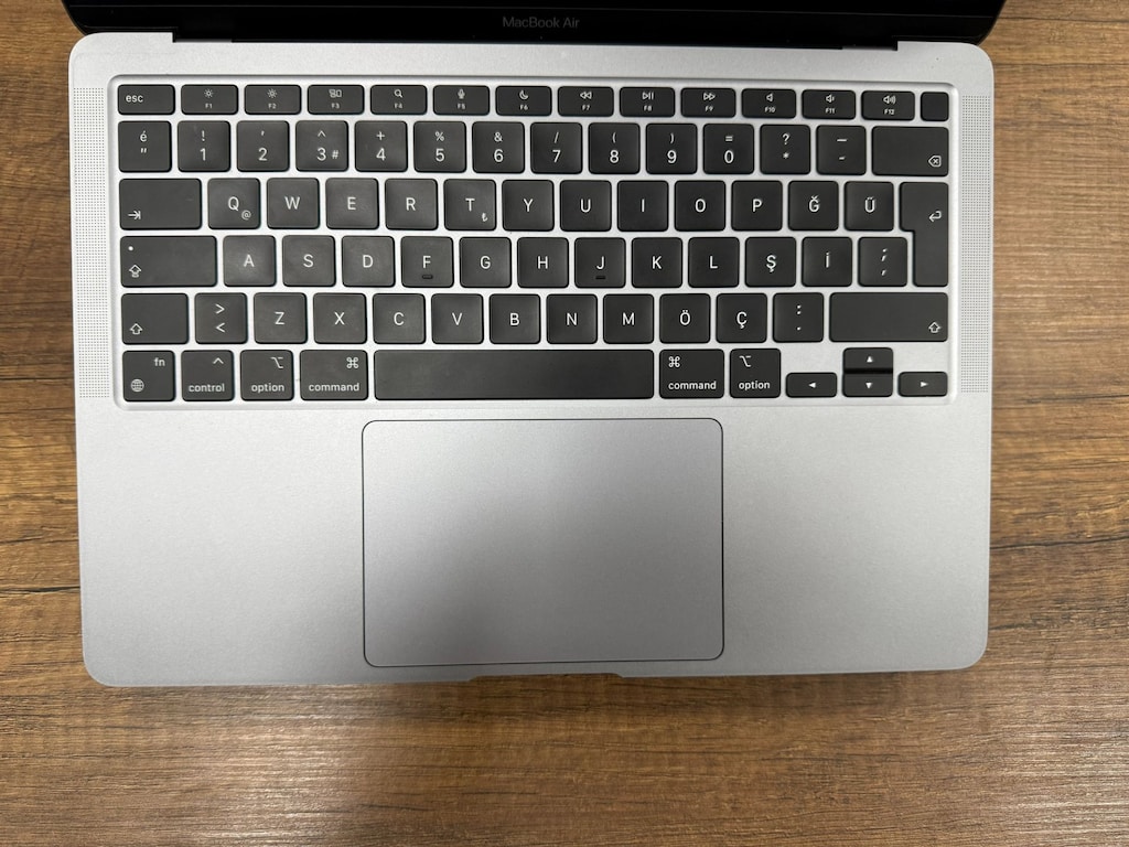 Apple Macbook Air M1 8GB RAM 256GB SSD 13.3” MGN63TU/A Notebook - 2