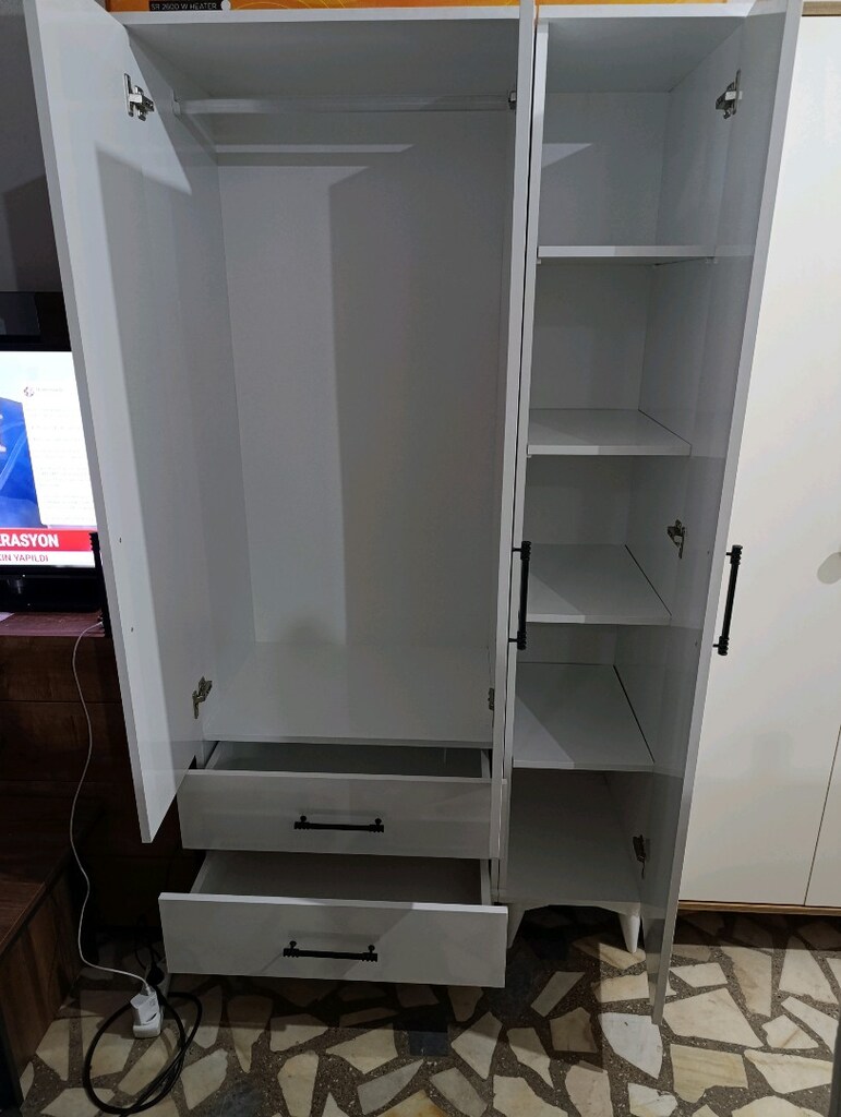Sıfır imalattan 3 kapılı dolap 105-45-195 - 2