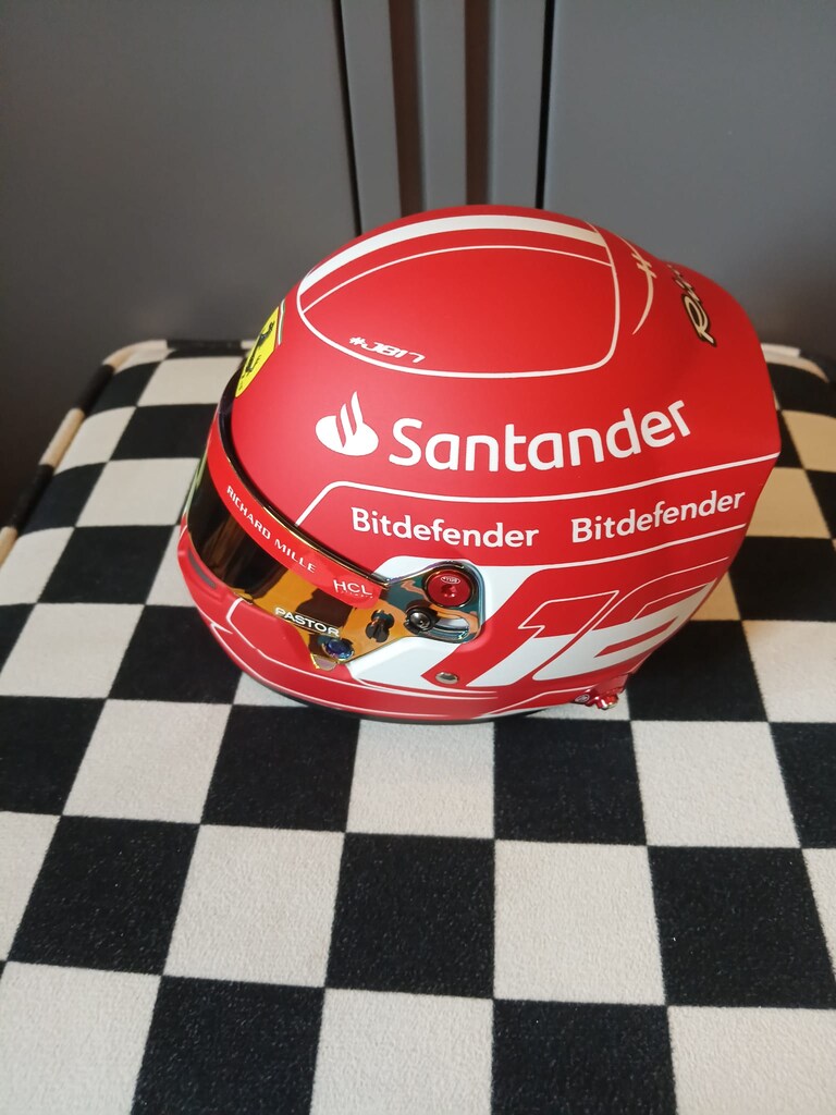 Leclerc 2023 Ferrari Sezon Kaskı Formula 1 F1 1:2 Model Kask - 3