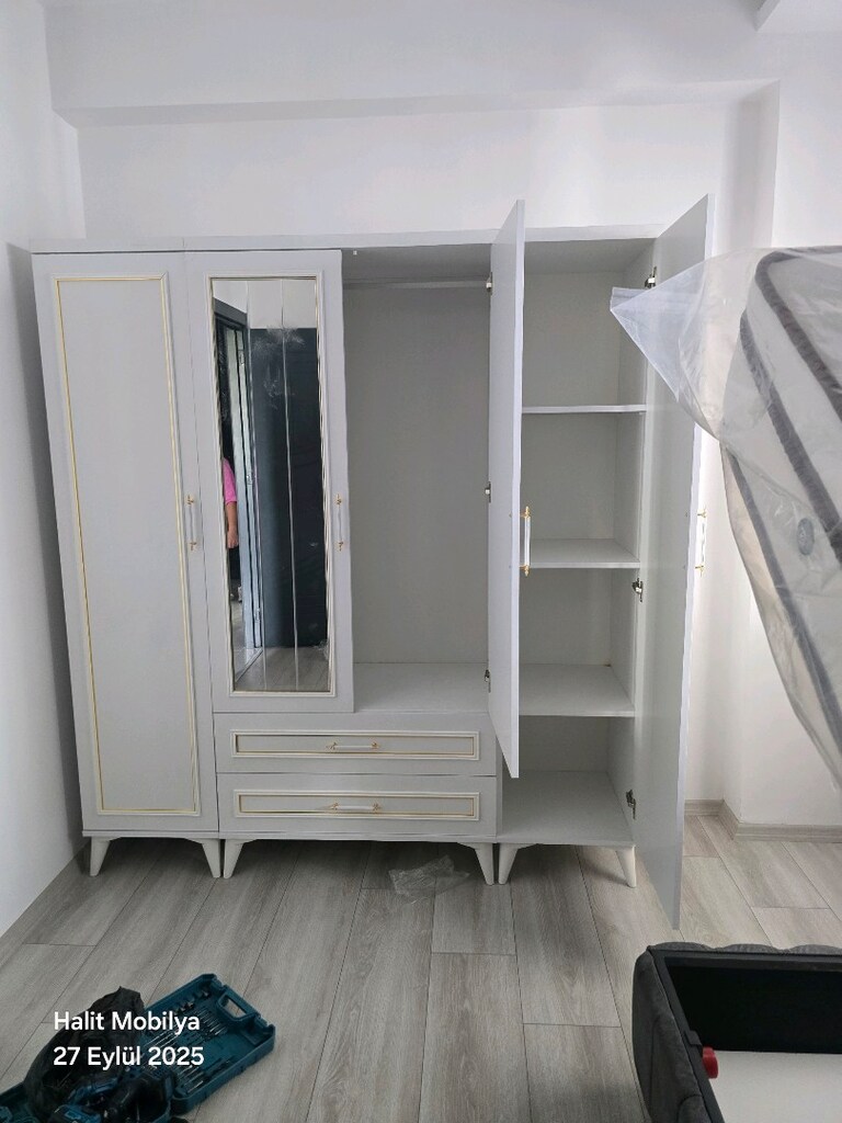 4 kapaklı 2 çekmeceli aynalı elbise dolabı - 2