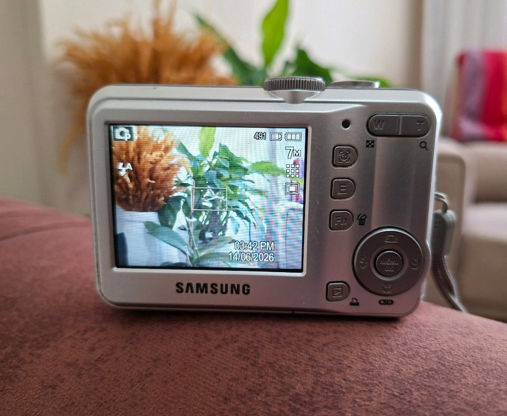 Samsung S760 Dijital Fotoğraf Makinesi 7.2 Megapiksel 3x Zoom Gümüş - 10