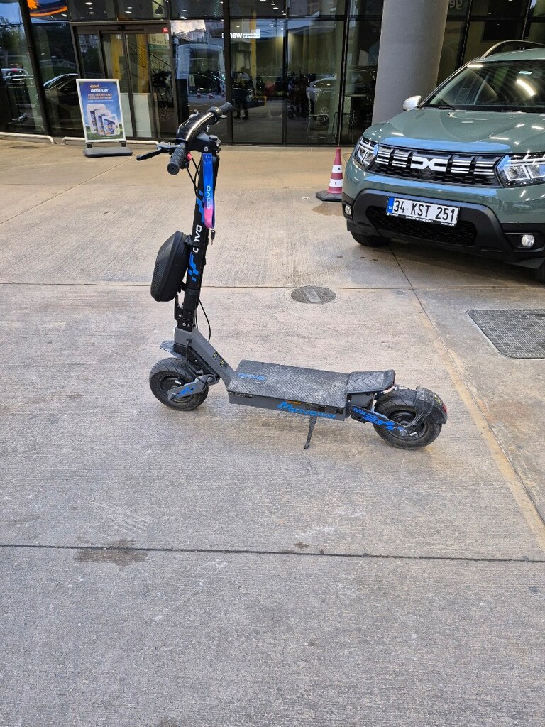 Onvo MX-03 2400W (1200x2) çift motorlu bir elektrikli scooter'dır. - 4