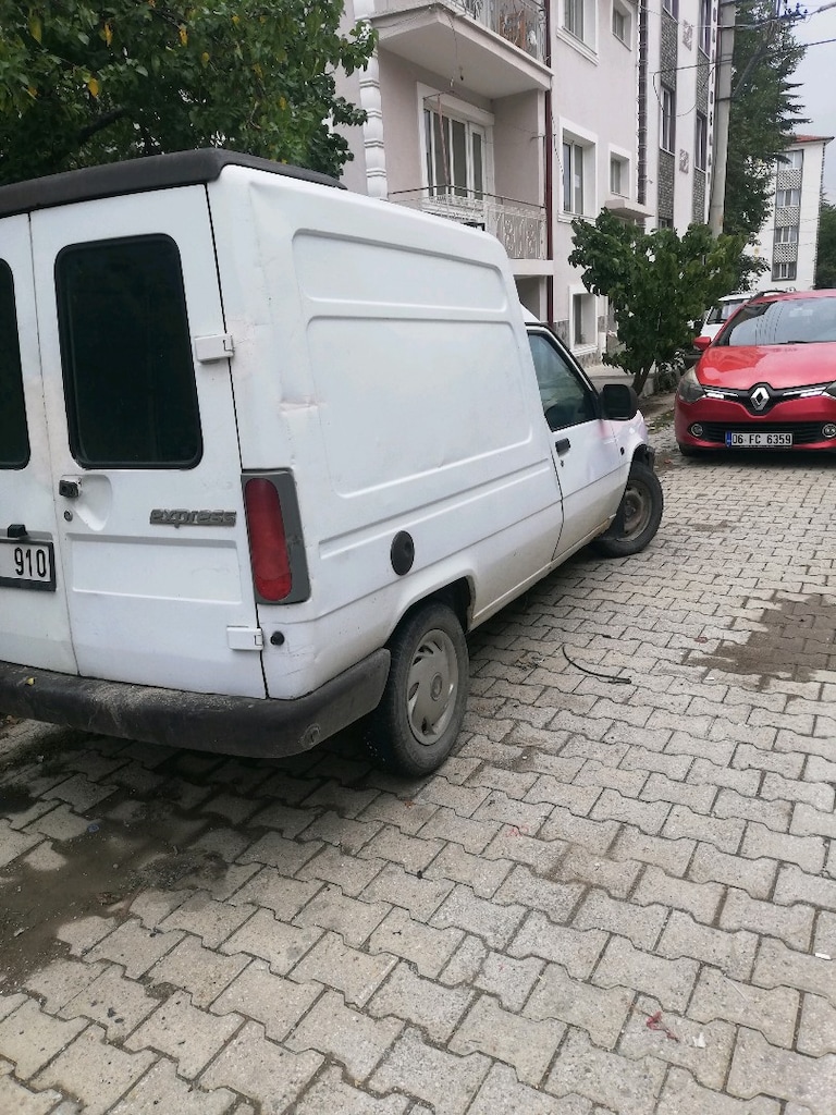 97 model Renault express 1.4 - 5