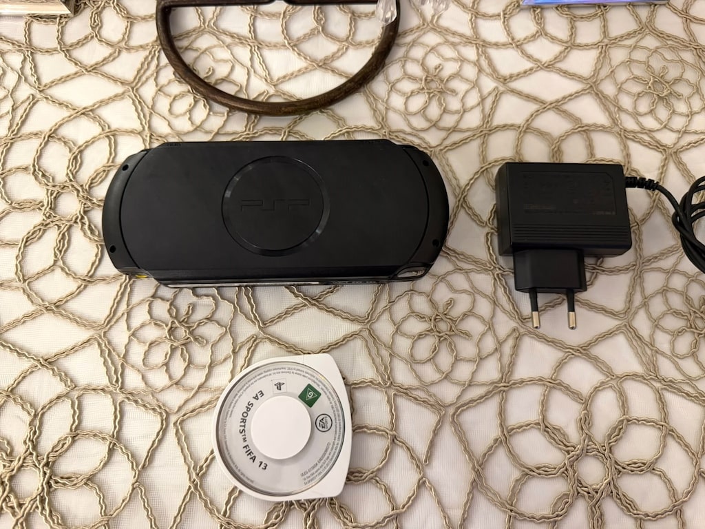 SONY PSP SORUNSUZ FİFA 13 HEDİYE ORJİNAL ŞARJ ALETİ MEVCUT. - 2