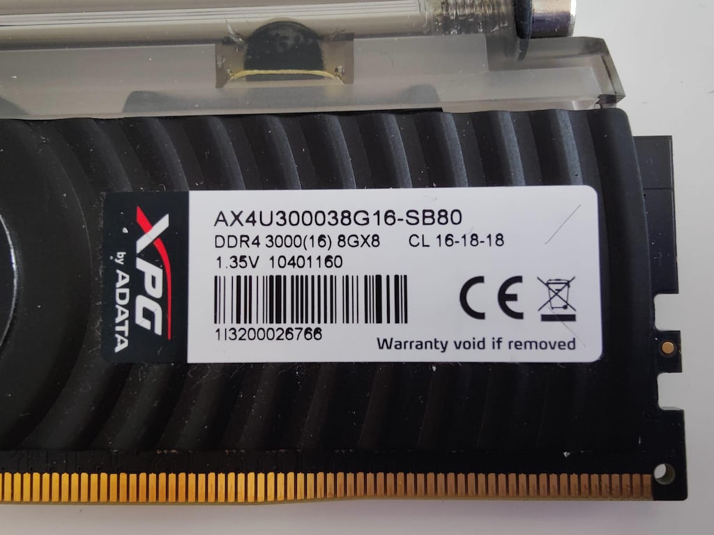 XPG 8 GB RGB DDR4 RAM - 7