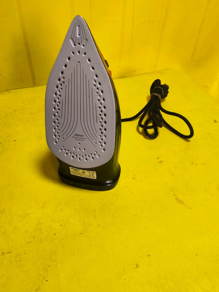 Arzum marka buharlı ütü 2400 watt - 3