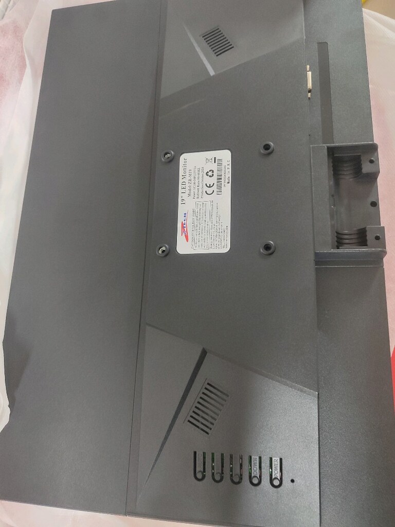 SKYTECH MONİTOR 19" LED HDMI VE VGA - 5