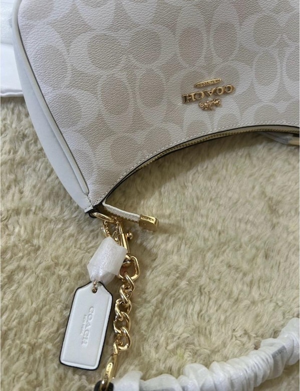 Coach Teri Shoulder Bag In Signature - 3