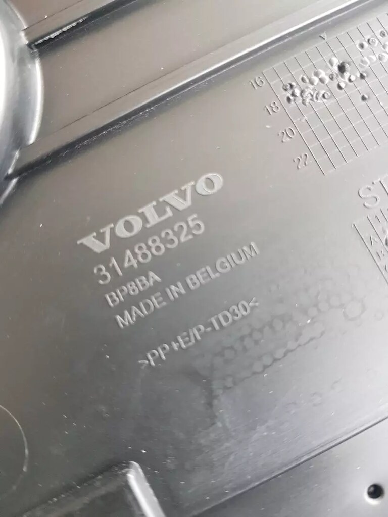 VOLVO XC40 Arka Bagaj Kapağı Üst Spoyler Orginal Sıfır Parça 2017-2025 - 4