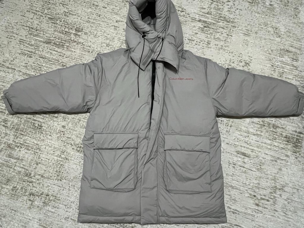 Calvin Klein Jeans oversized puffer jacket in light grey - 2