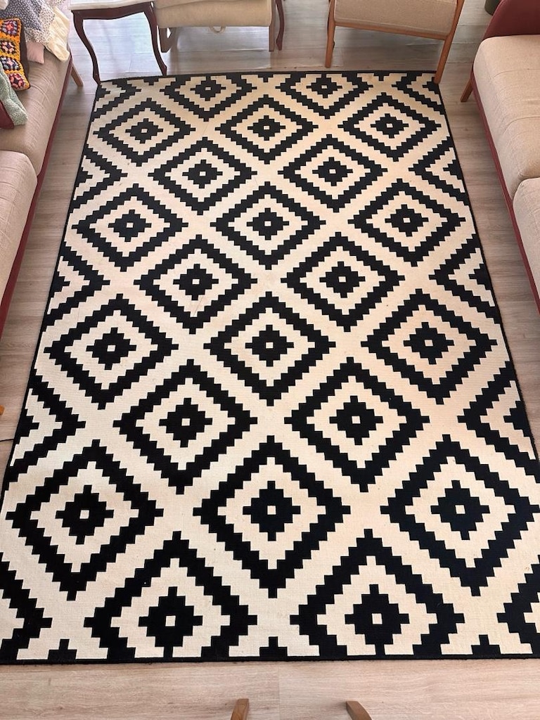 IKEA Siyah Beyaz Desenli Halı – Çok Temiz – Modern Tasarım - 2
