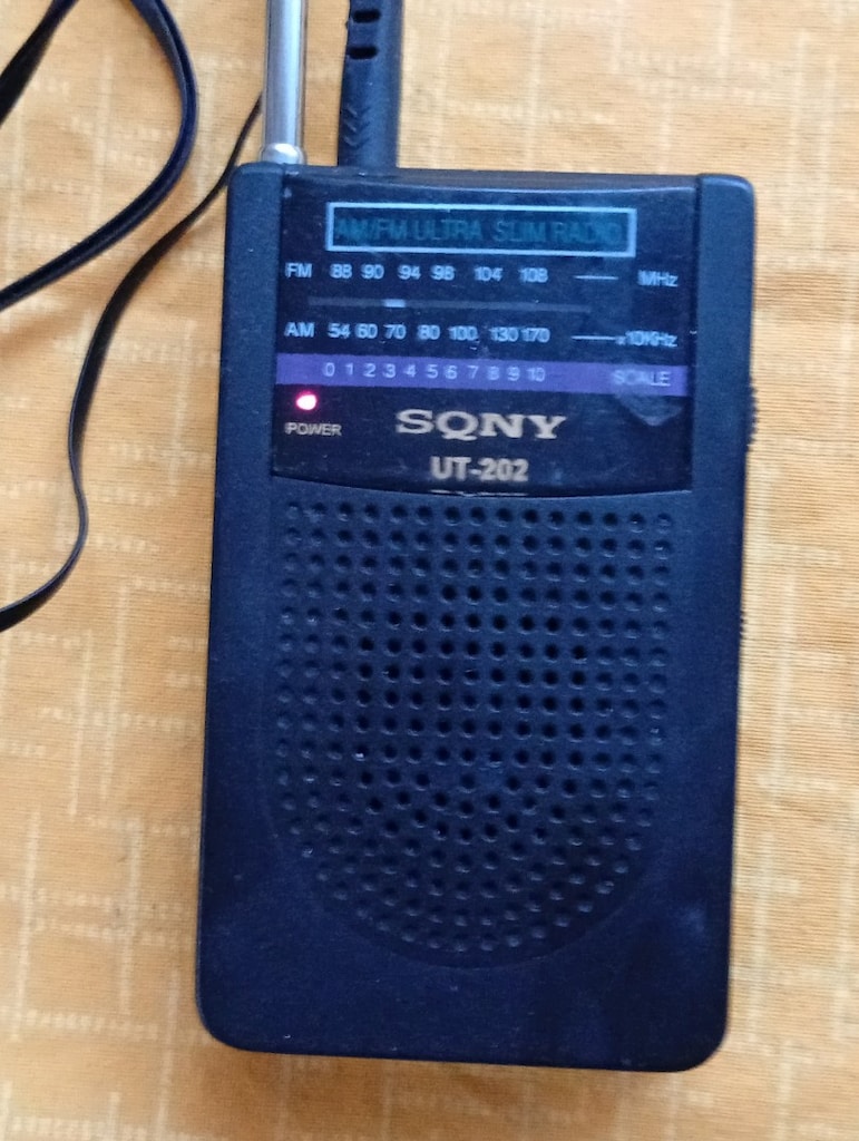 Resimdeki mini radyo kulaklık dahil SQNY (SONY değil)meraklısına - 2