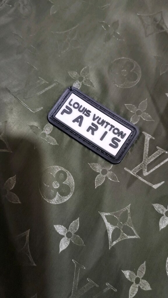 Louis vuitton kadın mevsimlik mont.. Bir koltuk altı uçtan diğer uca - 4