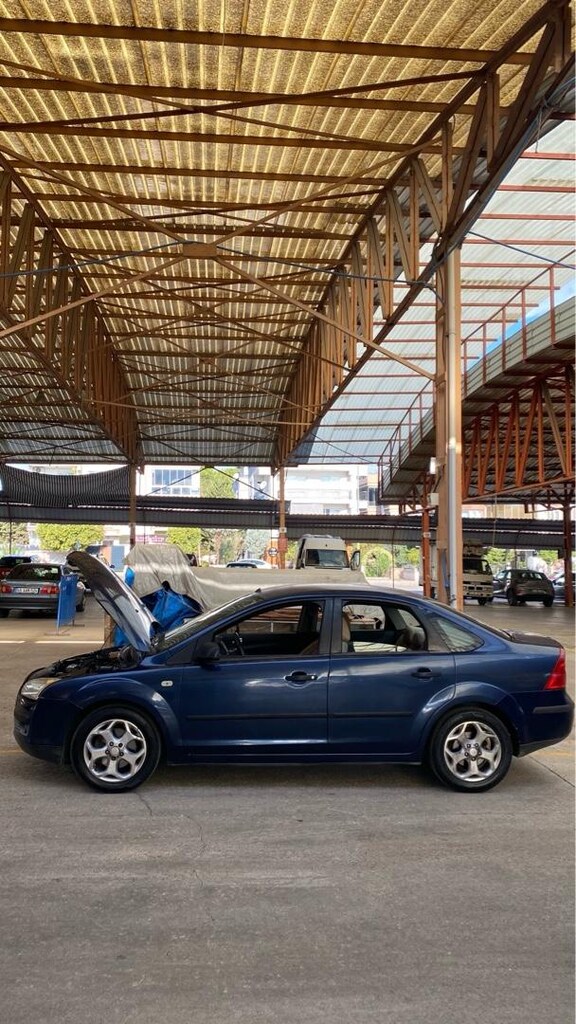 FORD FOCUS 2006 SEDAN - 3