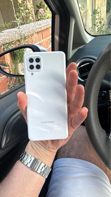 Samsung M22