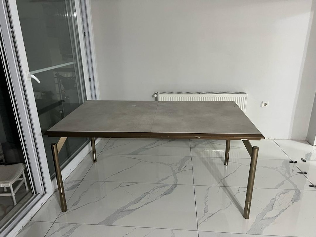 derin dondurucu ve yemek masası ikisi - 4