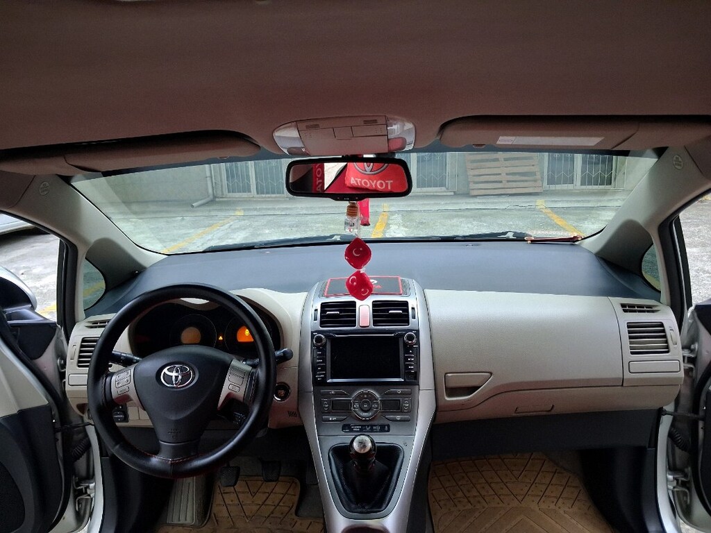 toyota auris elegant - 15