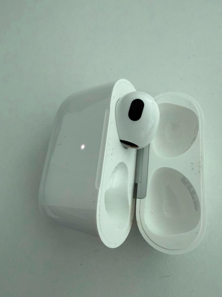 Apple AirPods (3. nesil) ve Lightning Şarj Kutusu - 5